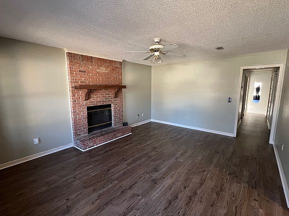3rd image of 2612 Creekwood Dr