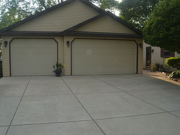 4th image of W148N7329 Woodland Dr