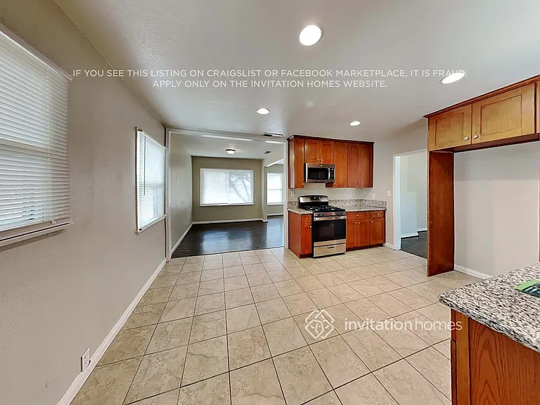 18601 Victory Blvd — Photo 7