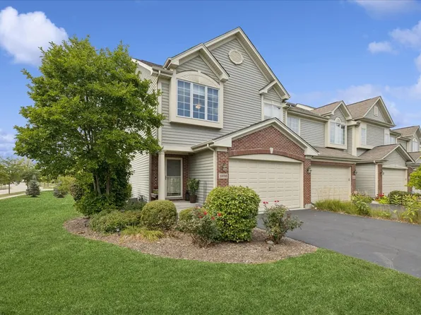 1200 W Lake Dr, Cary, IL 60013