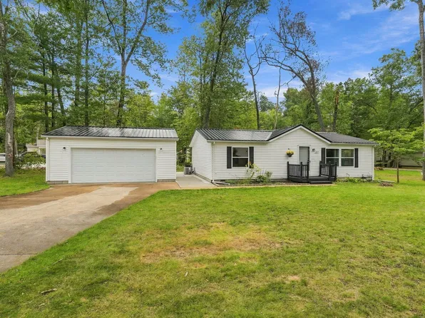 207 Forestville Dr, Houghton Lake, MI 48629