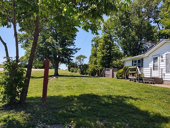 4th image of 1045 Ozark Rd