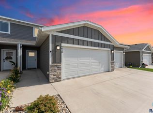 4418 E Whisper Ridge Pl, Sioux Falls, SD 57108