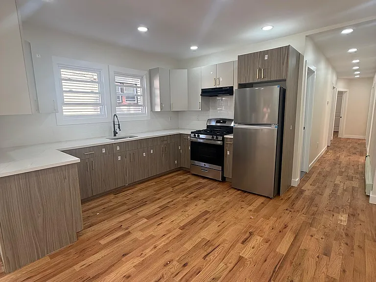 207 Hansbury Ave #1F — Photo 2