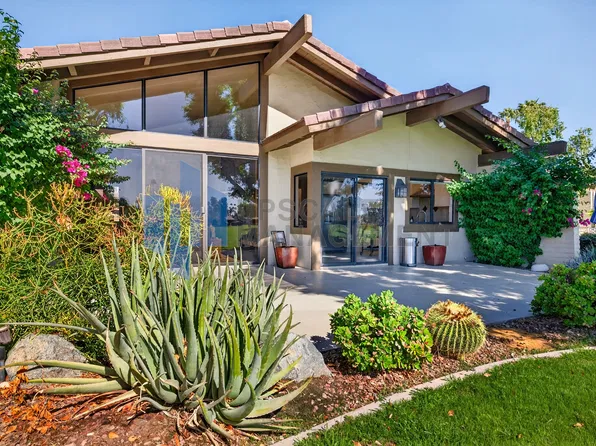 207 Bouquet Canyon Dr, Palm Desert, CA 92211