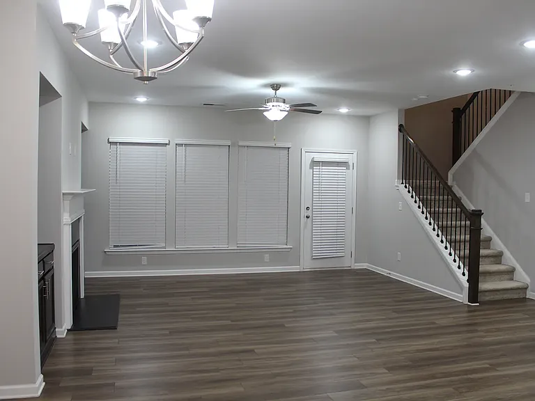 1368 Endicott Ct — Photo 21