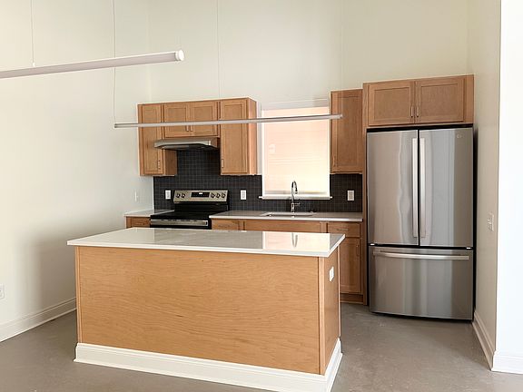 3rd image of 386 Grant St #103