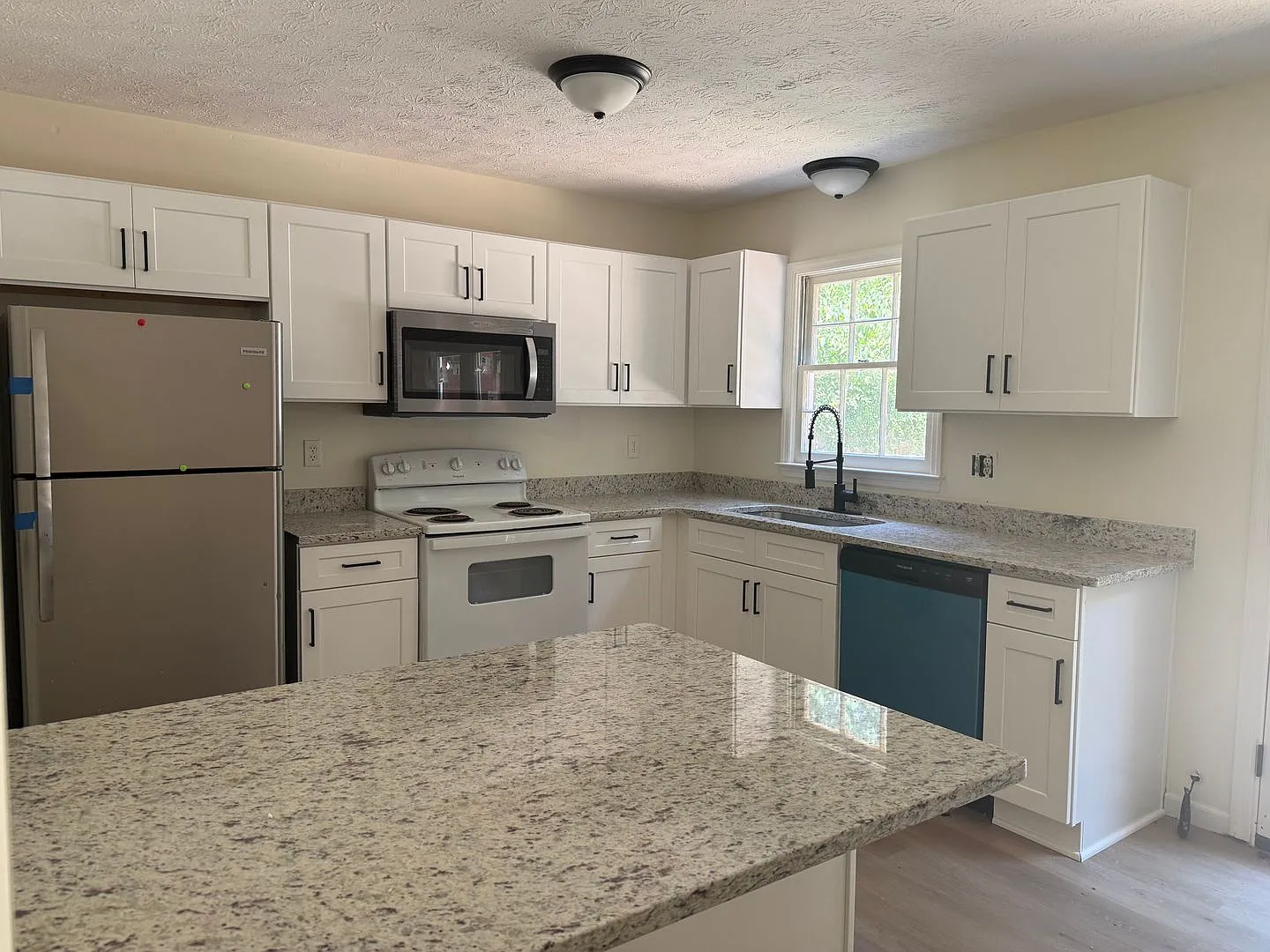 208 Highland Park Drive — Photo 1