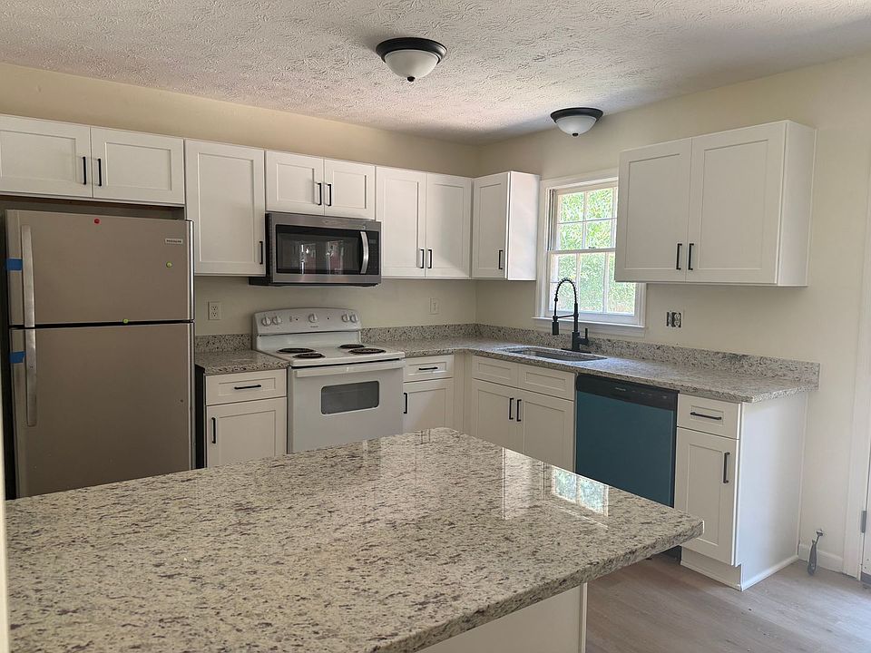 1st image of 208 Highland Park Dr #210