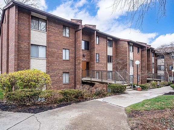 2nd image of 458 Grand Ave Unit 6