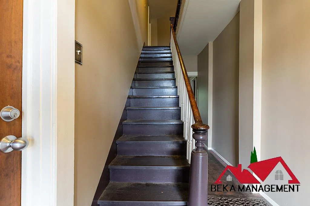 Building Photo - 941 Starkweather St #5