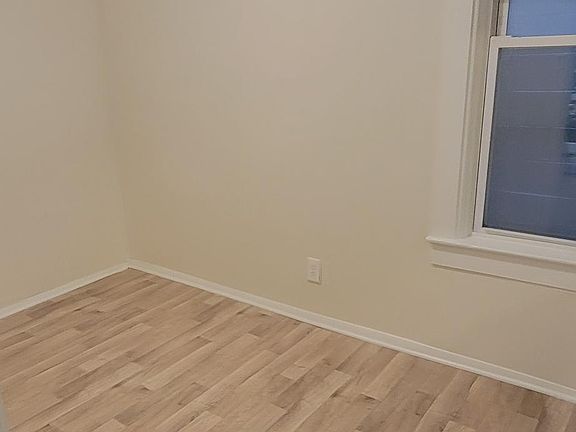 2nd image of 924 N Honore St Unit 1