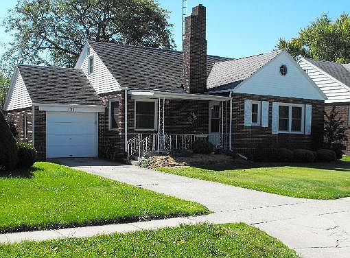 1st image of 121 Wentz St