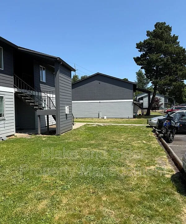 3879 NE 152nd Ave