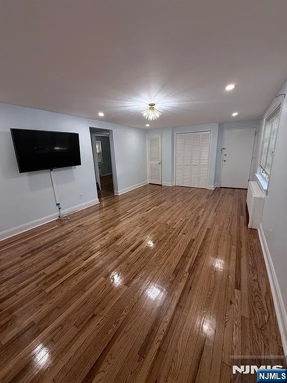 100 Huguenot Ave — Photo 1