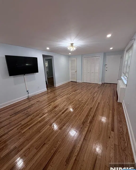 100 Huguenot Ave