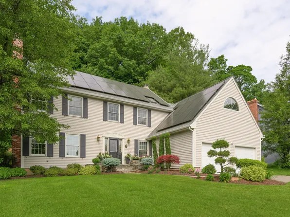 51 Oakridge, Farmington, CT 06085