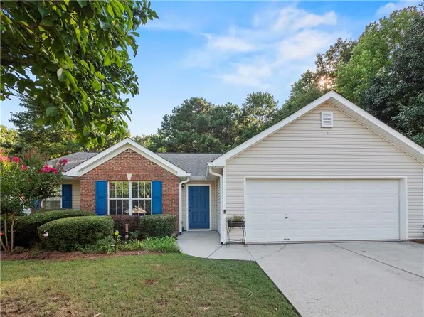 6302 Huntcliff Dr, Flowery Branch, GA 30542