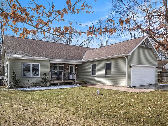 2nd image of 26152 Lakewood Dr
