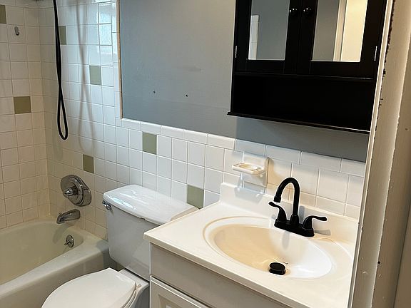 3rd image of 737 Wright Ave APT 2