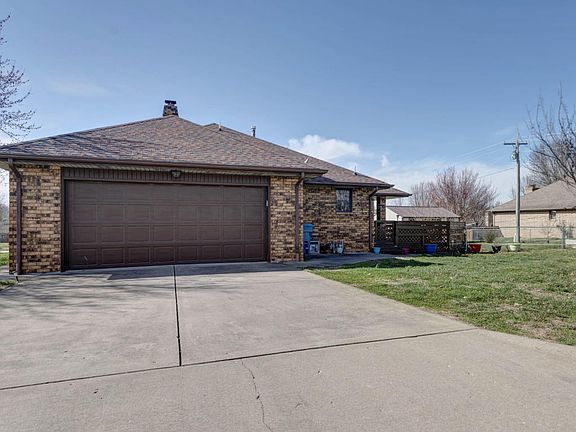 4th image of 801 W Briarwood Ln