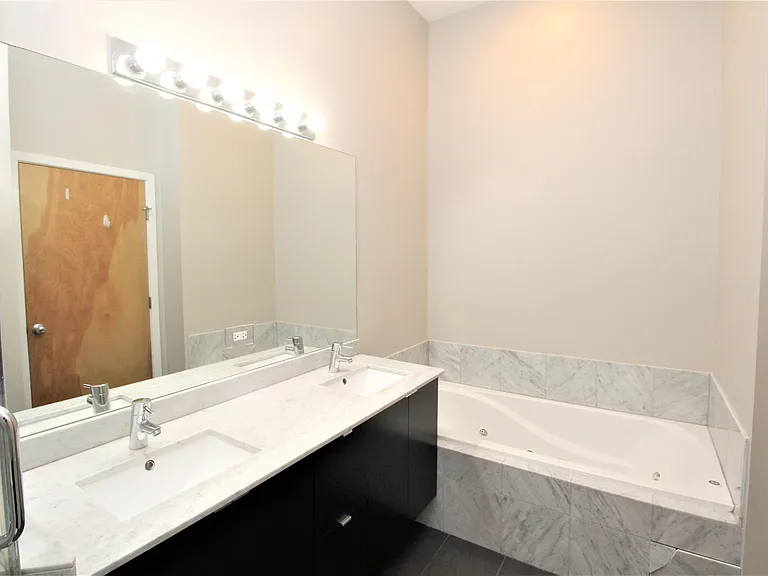 2157 N Damen Ave #404 — Photo 26