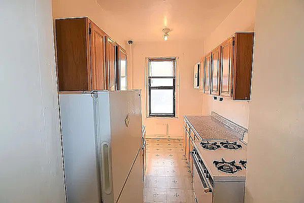 2nd image of 1715 Dorchester Rd #4