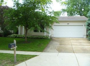 480 Dean Dr, South Elgin, IL 60177
