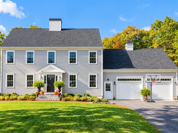 77 Wampum St, Weymouth, MA 02190