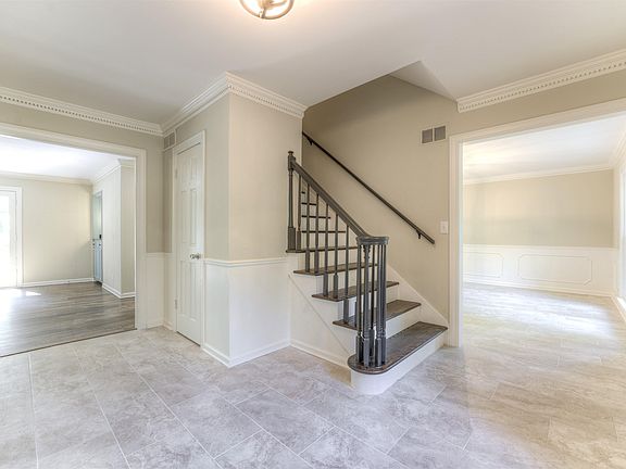 4th image of 2119 Hickory Crest Dr