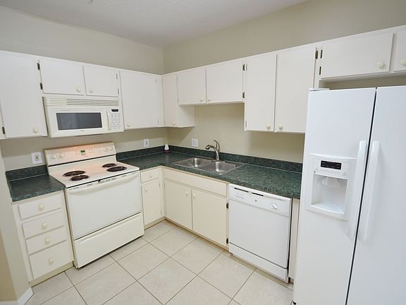 3rd image of 10509 Blackmore Dr