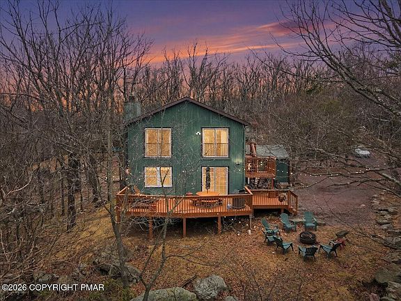 3rd image of 12 Hidden Ridge Rd