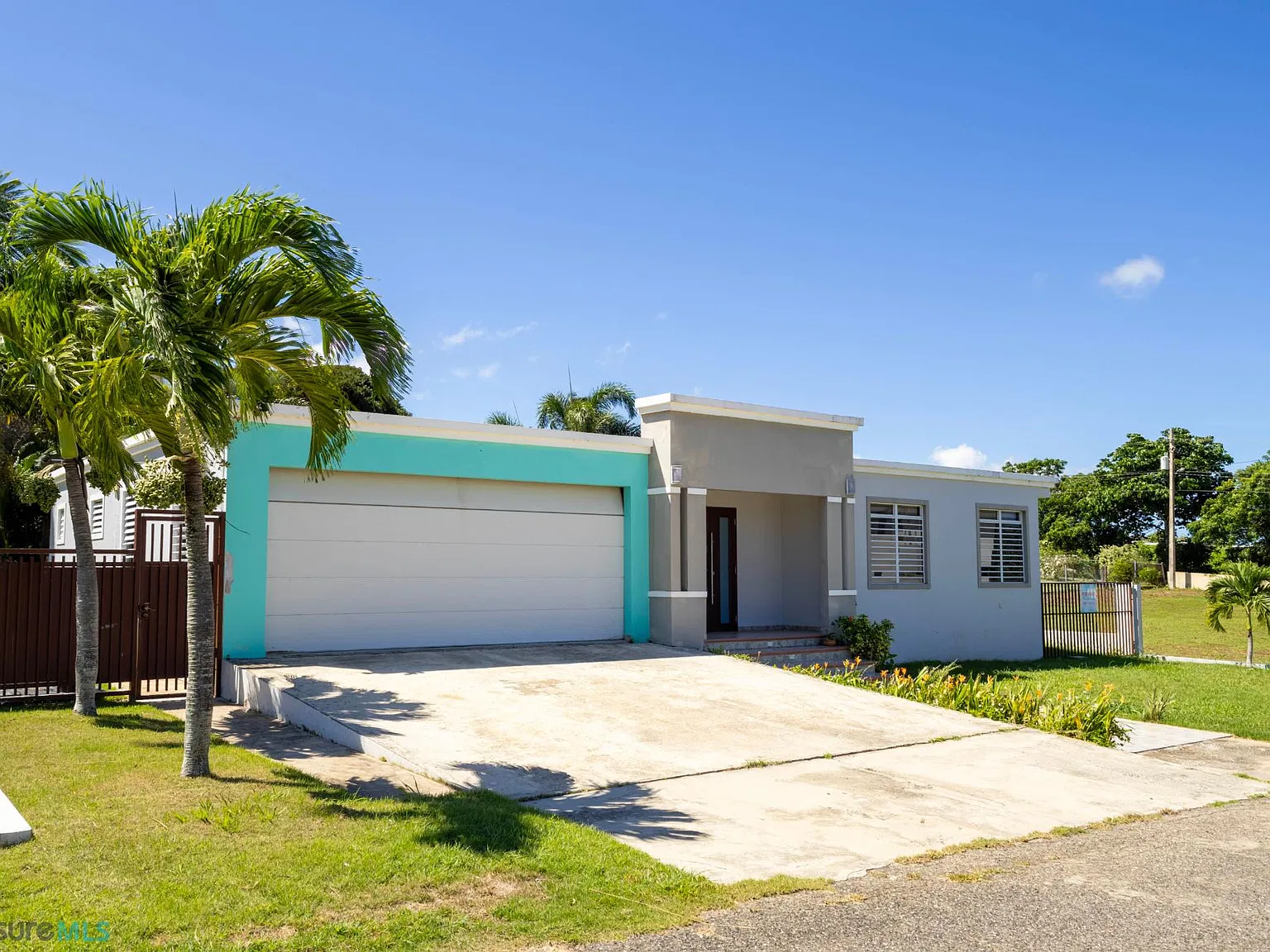 4 bed, 2.0 bath, 1750 sqft, $2,900 — Photo 2