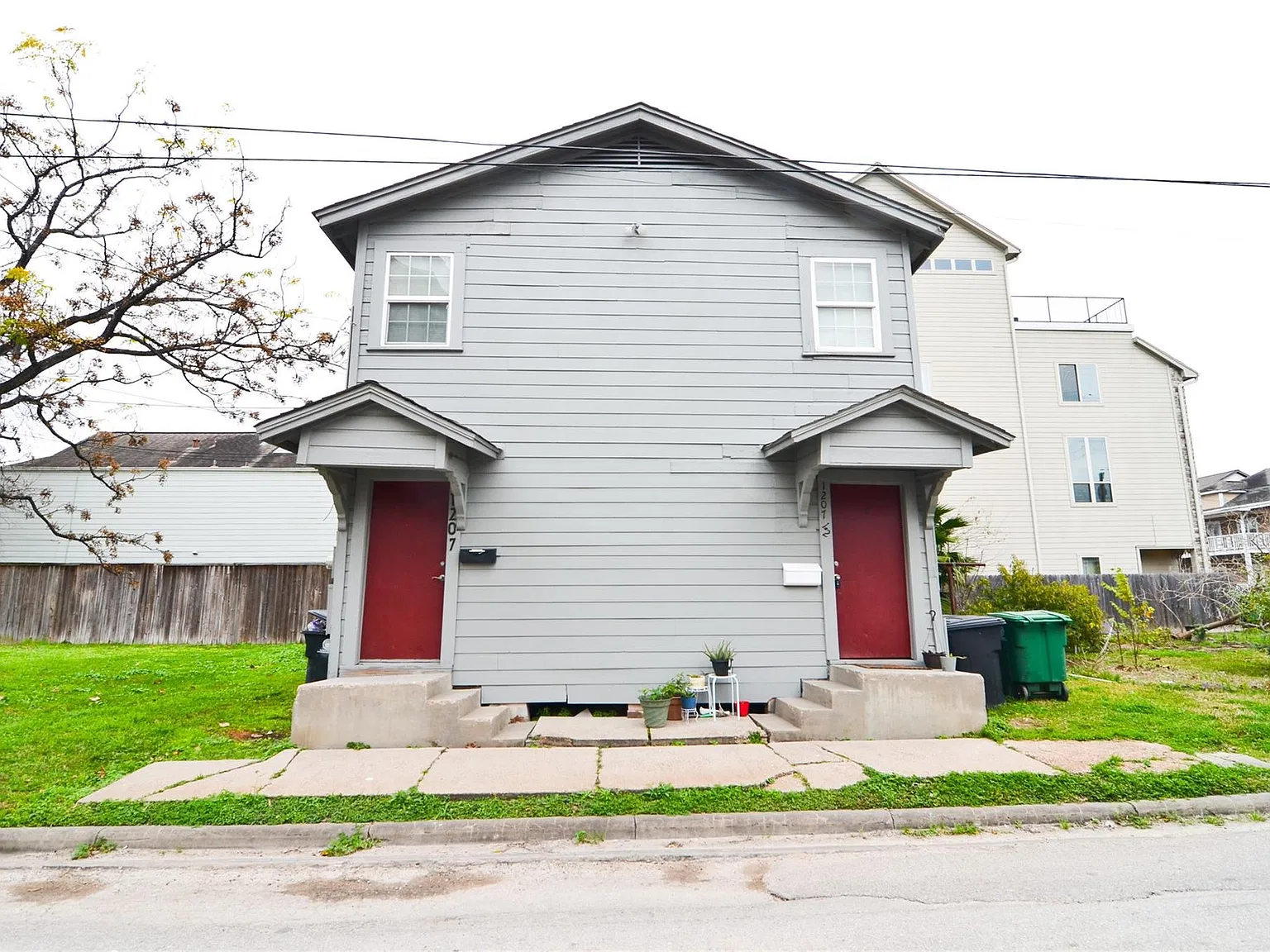 3 bed, 1.0 bath, 900 sqft, $1,245 — Photo 1