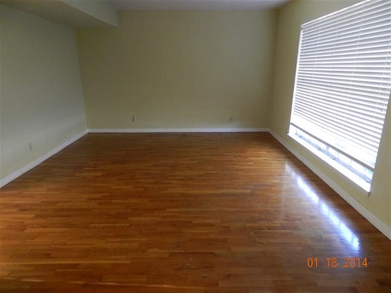 2nd image of 211 Old Angleton Rd