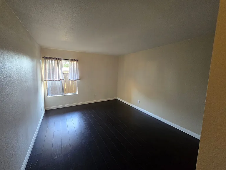 1345 Cabrillo Park Dr #E01 — Photo 8