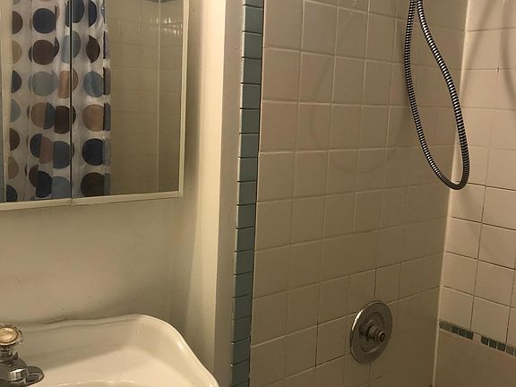 5th image of 2444 W Haddon Ave #1