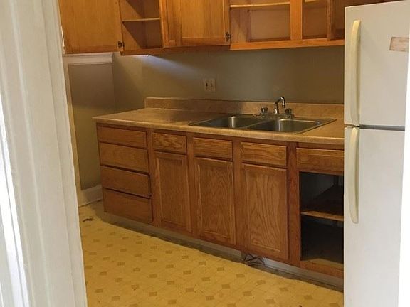 3rd image of 439 Linwood Ave APT D