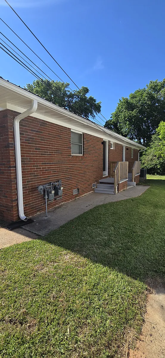 Building Photo - 1437 Vesta Ave #1