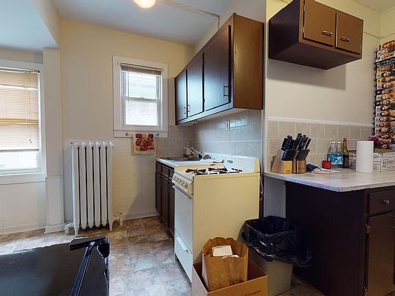 3rd image of 11 Cuyler Ave APT 2R
