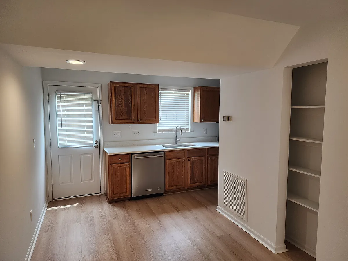 Building Photo - 601 River Rd #D