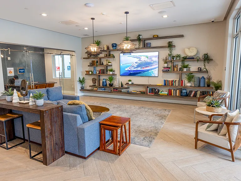 Pura Vida Hialeah Luxury Apartments — Photo 27