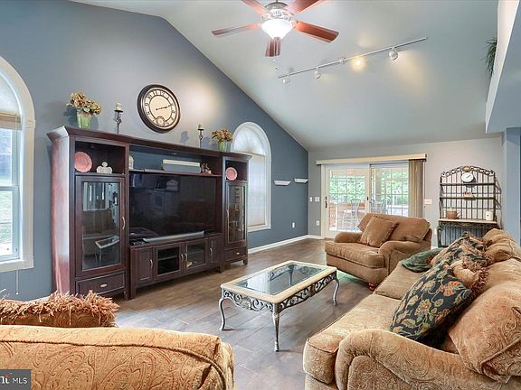 5th image of 304 Kent Dr