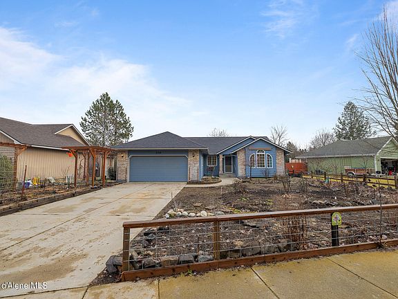2nd image of 209 S Parkwood Pl