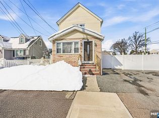 41 15th Ave, Elmwood Park, NJ 07407