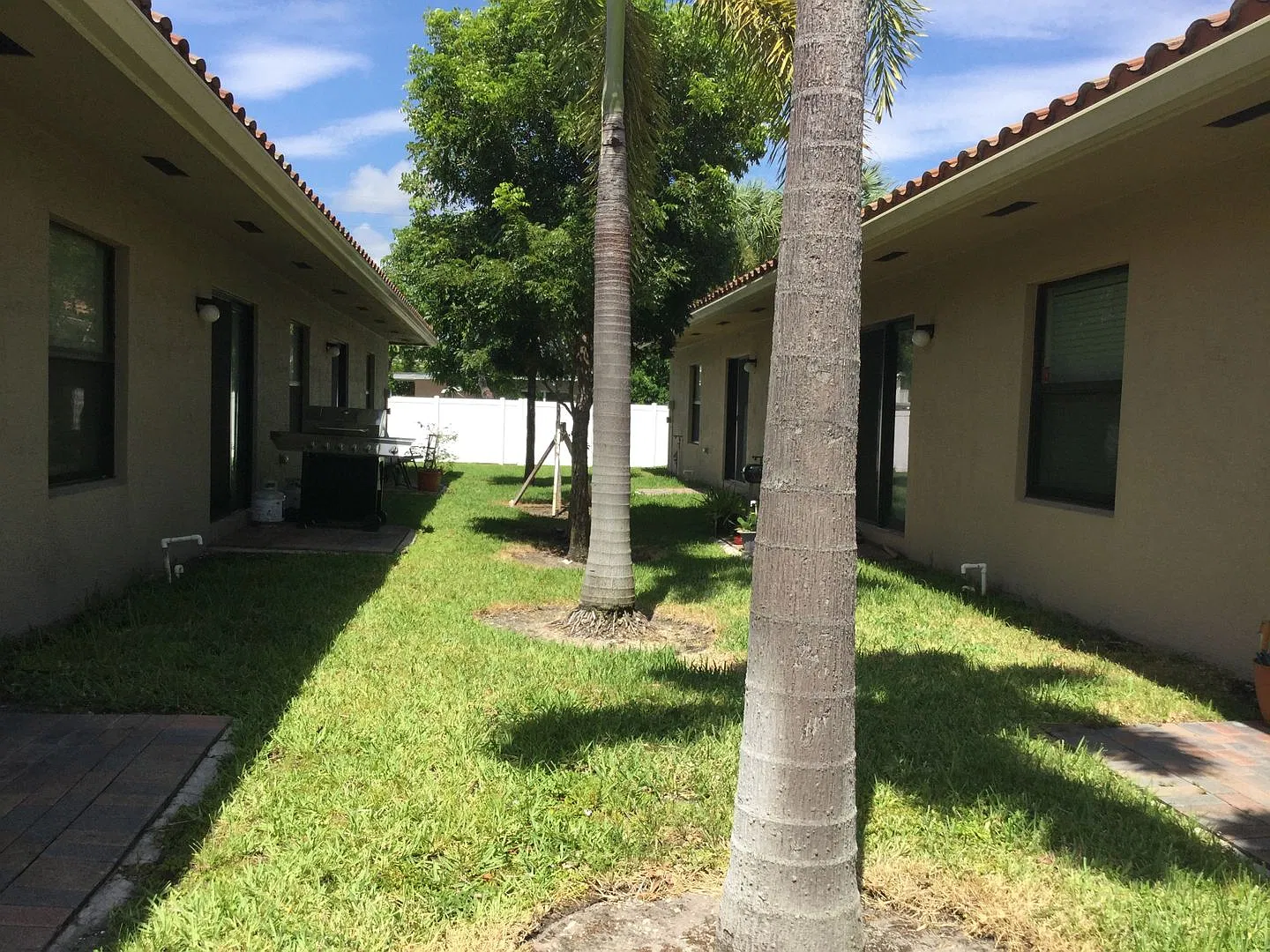1045 Villas LLC (1035 NE 10th Ave) — Photo 2