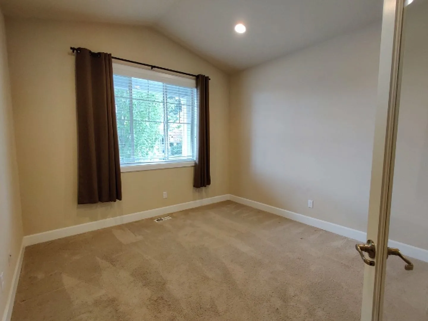 Beautiful Tumwater Home - 4 Bd+Den+Bonus Rm — Photo 4