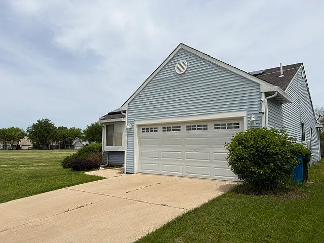 1870 Grosse Pointe Cir — Photo 2