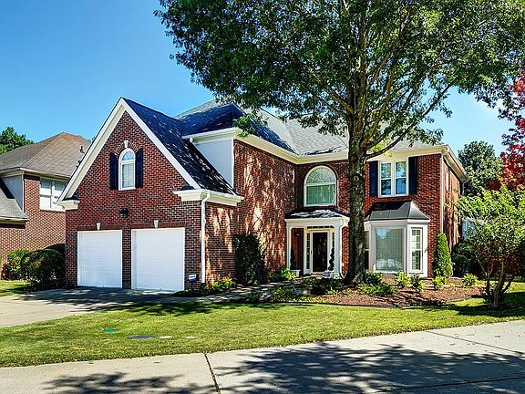 2nd image of 3042 Montclair Cir