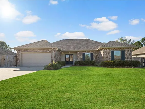 215 Secretariat Dr, Madisonville, LA 70447
